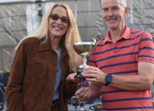 Actress to switch on lights