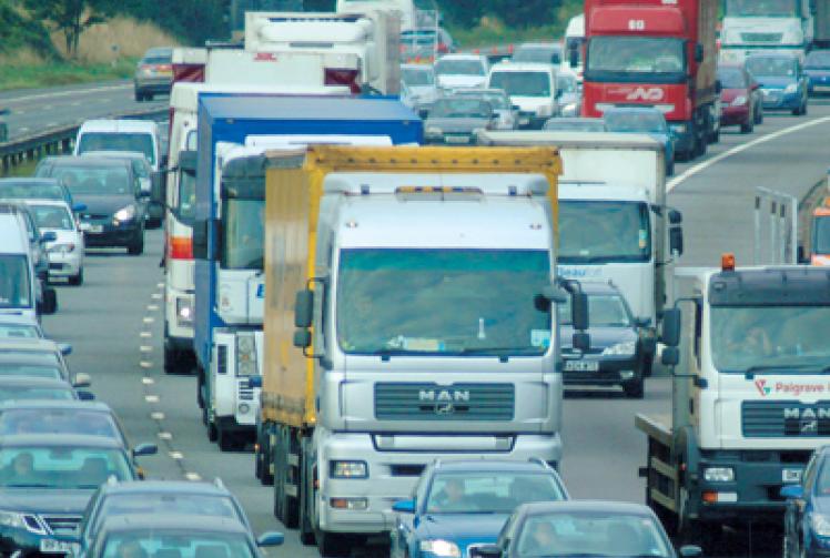 M4 drivers warned of delays after van crash between Maidenhead and Reading