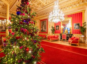 Windsor Castle unveils Christmas decorations to visitors