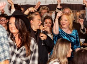 Hundreds attend pub’s country music night