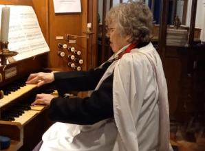 Church organist to retire after playing at 4,000 ceremonies
