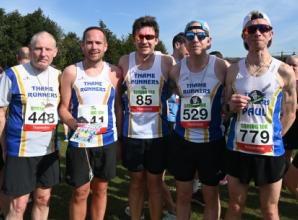 Runners keep their cool as hot weather brings out the crowds