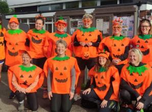 Walkers stay active (and cheer up tourists) on London challenge