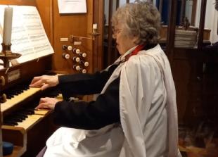 Church organist to retire after playing at 4,000 ceremonies