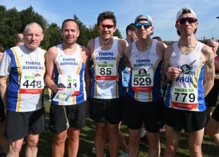 Runners keep their cool as hot weather brings out the crowds