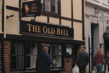 Landlady celebrates 700th birthday of pub