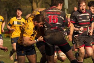 Undefeated Henley top league after 62-0 rout