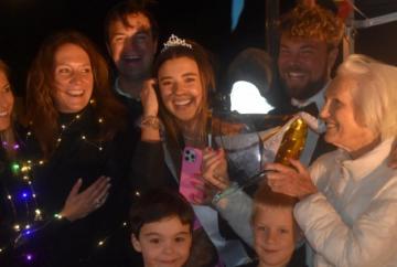 Thousands watch sparkling
