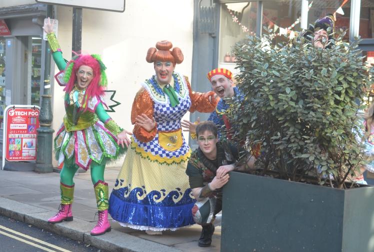 Panto cast in surprise visit to independents