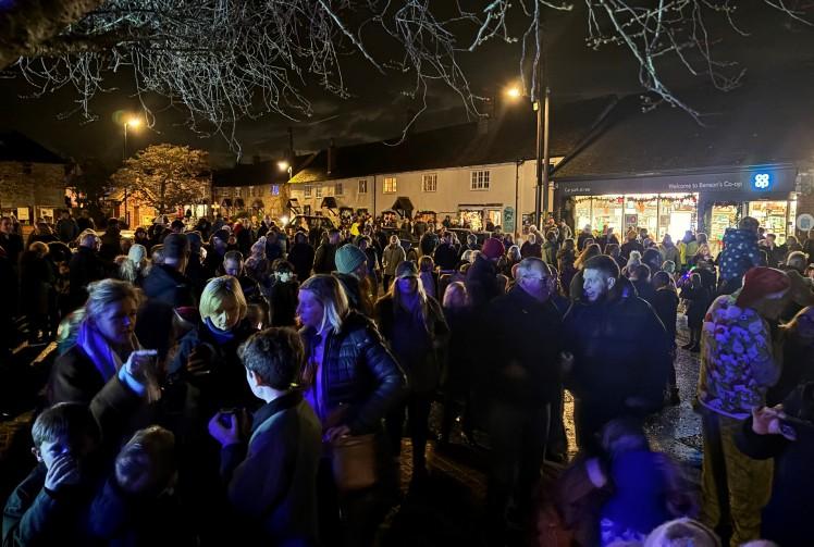 Hundreds turn out for switch-on of Christmas lights