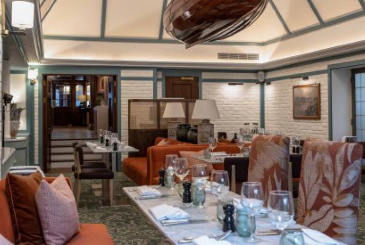 Elegant dining available at riverside escape