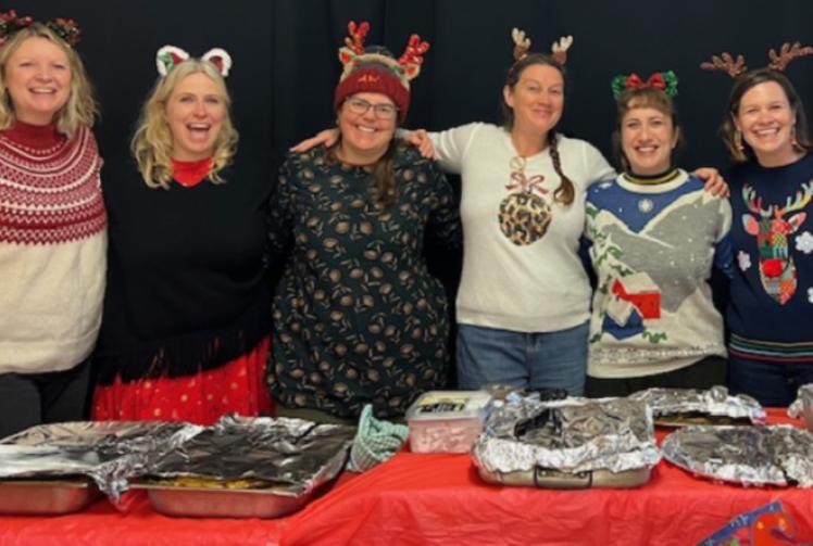 Pub cooks free Christmas dinner for pupils
