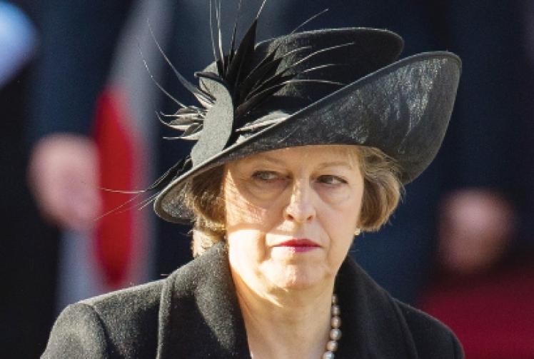 PM pops back to Liz's shop for Cenotaph hat