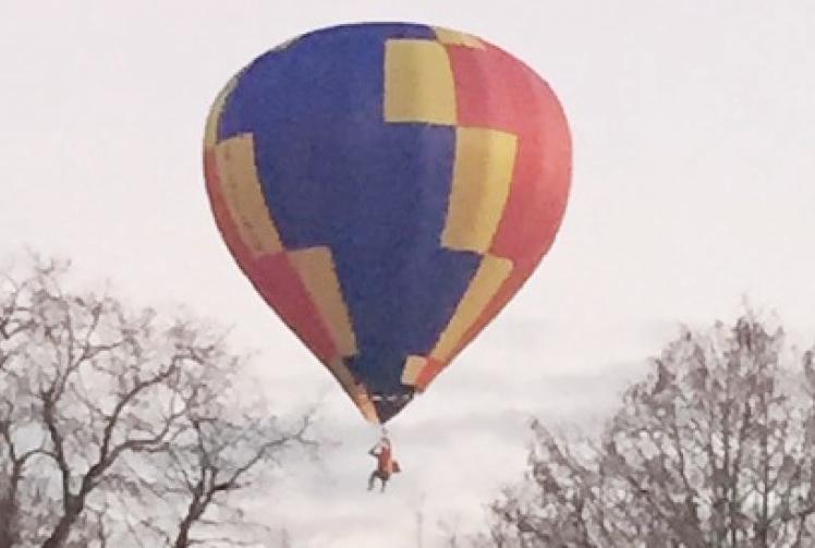 Balloonist stuns residents by landing in street