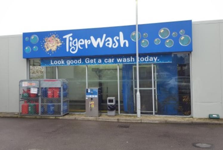 Garage pays £2,000 after car wash damages two 4x4s