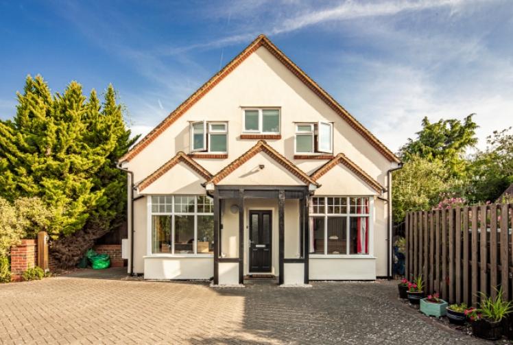 Detached chalet with private garden to enjoy all year round