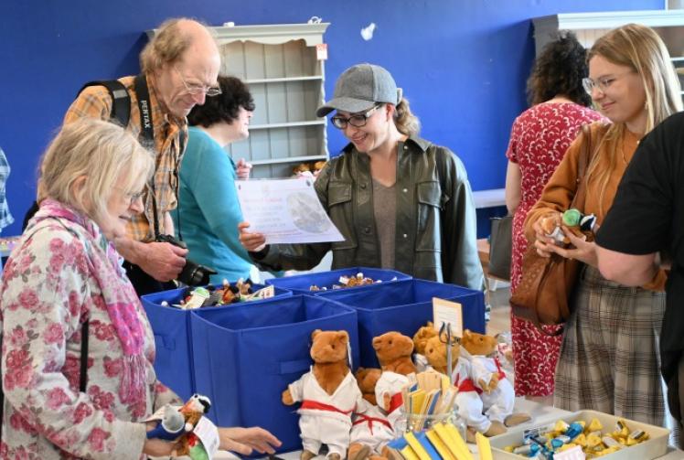 Smiles and sadness as museum closes its doors