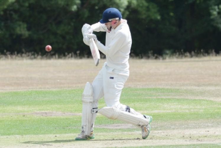 Griffiths and Wright keep cool heads to maintain title hopes